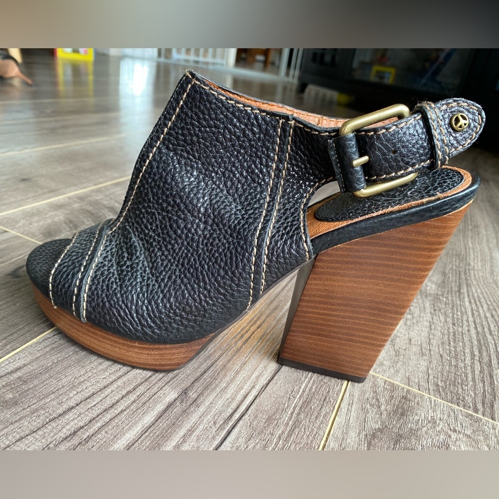 Lucky Brand black leather platform 5β heeled sandals